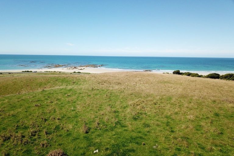 Photo of property in 290 The Nuggets Road, Ahuriri Flat, Kaka Point, 9271