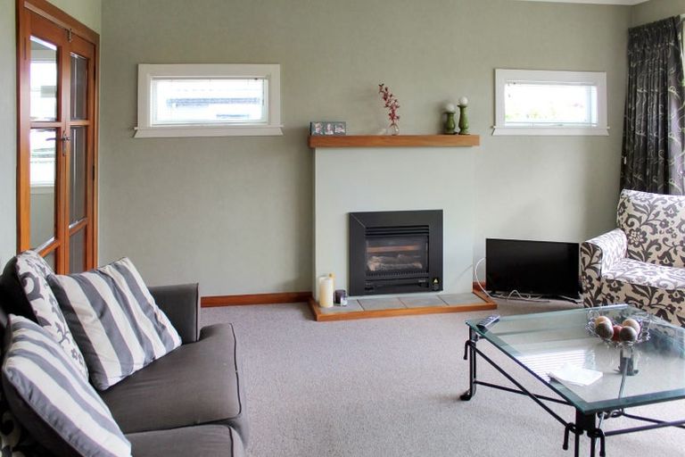 Photo of property in 12 Saint Albans Avenue, Hokowhitu, Palmerston North, 4410