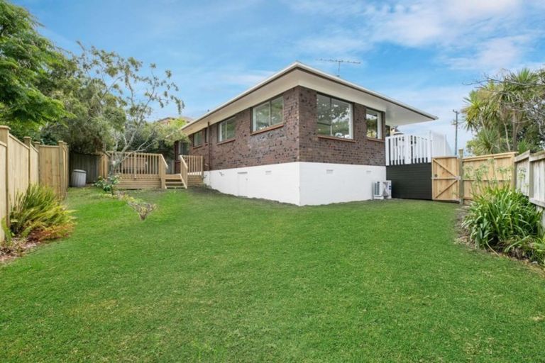 Photo of property in 2/42 Raleigh Road, Northcote, Auckland, 0627