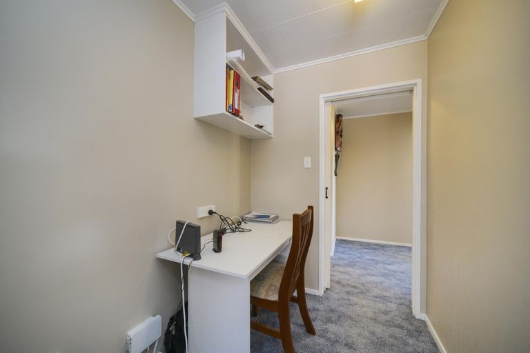Photo of property in 18 Chippendale Crescent, Highbury, Palmerston North, 4412