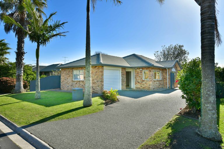 Photo of property in 22 Dan Tori Place, Orewa, 0931