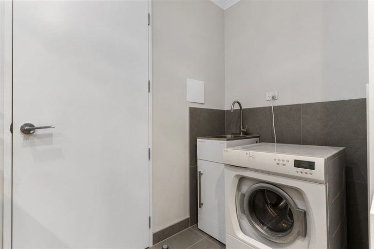 Photo of property in 3/73 Hobsonville Point Road, Hobsonville, Auckland, 0616