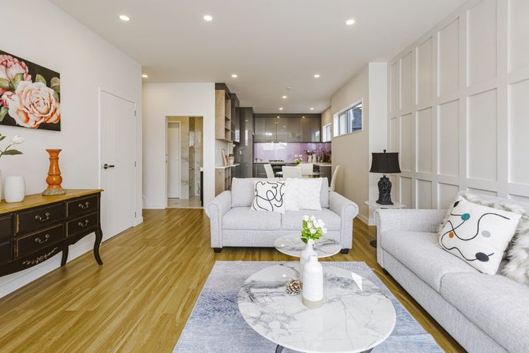 Photo of property in 76a Glenmore Road, Sunnyhills, Auckland, 2010