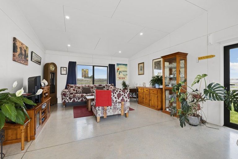 Photo of property in 136 Mirikau Road, Warea, New Plymouth, 4381