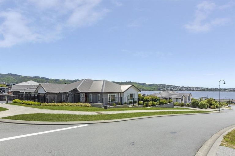 Photo of property in 35 Margaret Shields Avenue, Aotea, Porirua, 5024