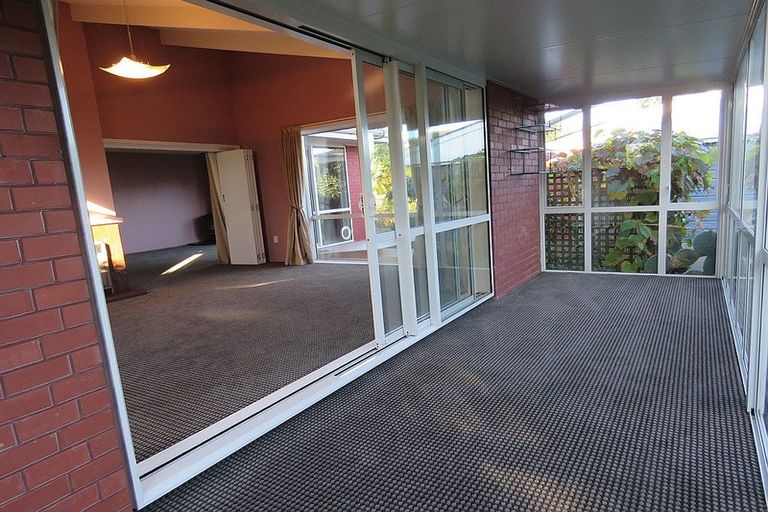 Photo of property in 9 Brookby Crescent, Avonhead, Christchurch, 8042