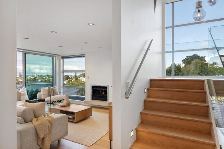 Photo of property in 49 Parr Terrace, Castor Bay, Auckland, 0620