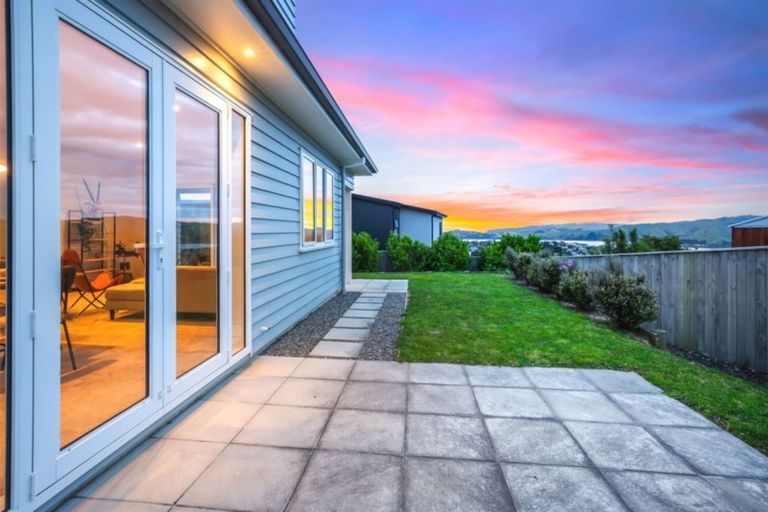 Photo of property in 135 Endeavour Drive, Whitby, Porirua, 5024