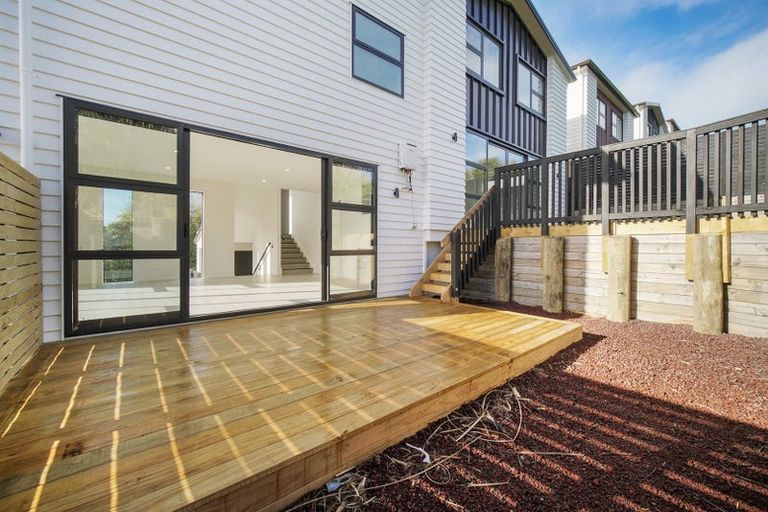 Photo of property in 4 Pleasant Way, Matakatia, Whangaparaoa, 0930