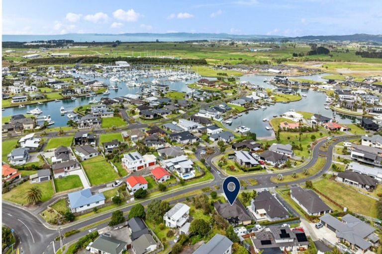 Photo of property in 25 Waitemata Drive, One Tree Point, 0118