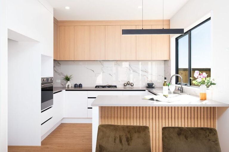 Photo of property in 37 Taipahitini Road, Rosehill, 2113