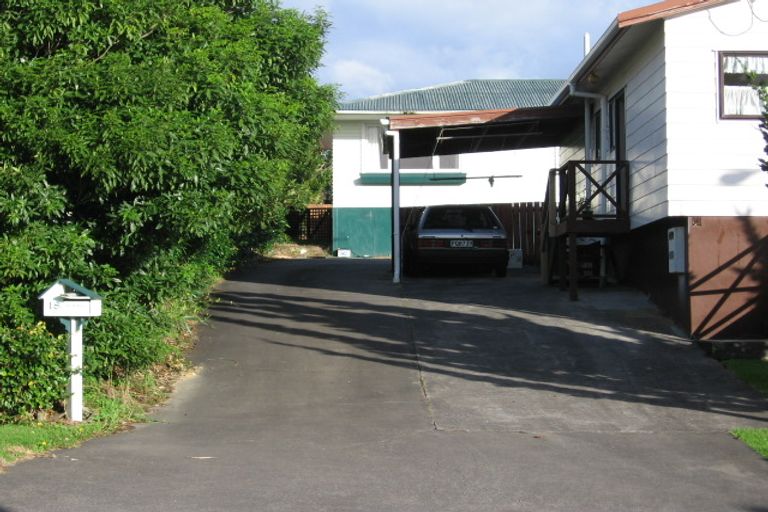 Photo of property in 2/18a Sherwood Avenue, Te Atatu South, Auckland, 0610