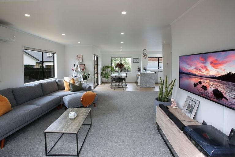 Photo of property in 1/28 Manuka Road, Glenfield, Auckland, 0629