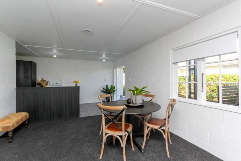 Photo of property in 43 Cumberland Street, Merrilands, New Plymouth, 4312