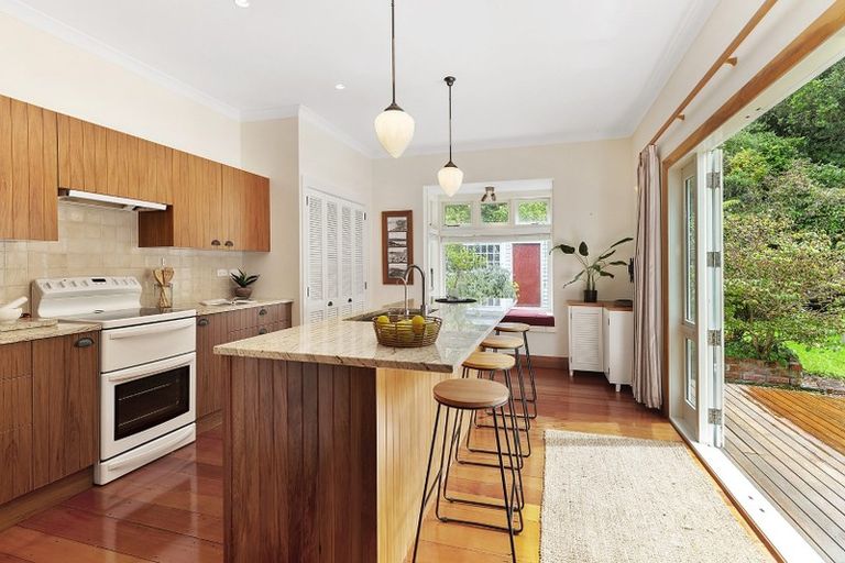 Photo of property in 522 Evans Bay Parade, Hataitai, Wellington, 6021