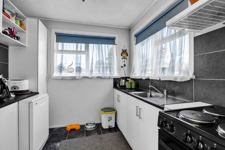 Photo of property in 66 Endeavour Street, Marfell, New Plymouth, 4310