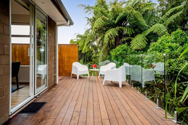 Photo of property in 16 Atutahi Street, Hurdon, New Plymouth, 4310