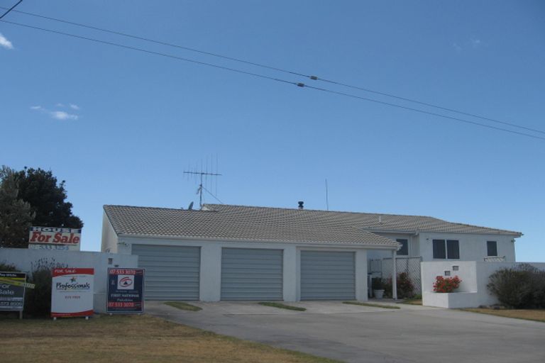 Photo of property in 1 Pukehina Parade, Pukehina, Te Puke, 3189
