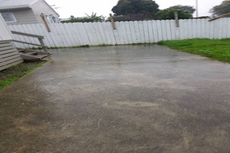 Photo of property in 2/12 Barneys Farm Road, Clendon Park, Auckland, 2103