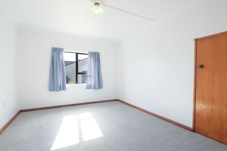 Photo of property in 125 Brooklands Road, Brooklands, New Plymouth, 4310