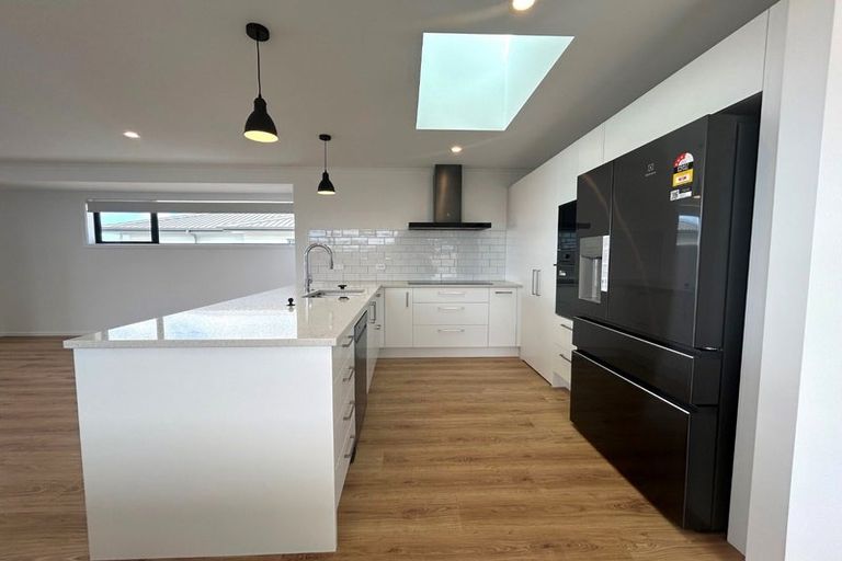 Photo of property in 96 Kotare Street, Waikanae, 5036