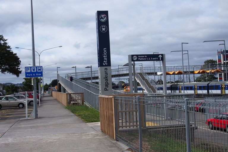 Photo of property in 3 Darley Way, Papakura, 2110