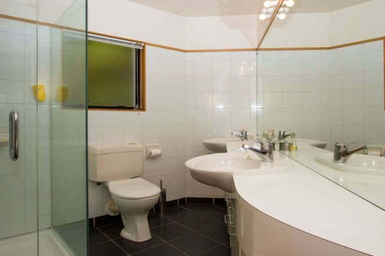 Photo of property in 33 Beulah Avenue, Rothesay Bay, Auckland, 0630