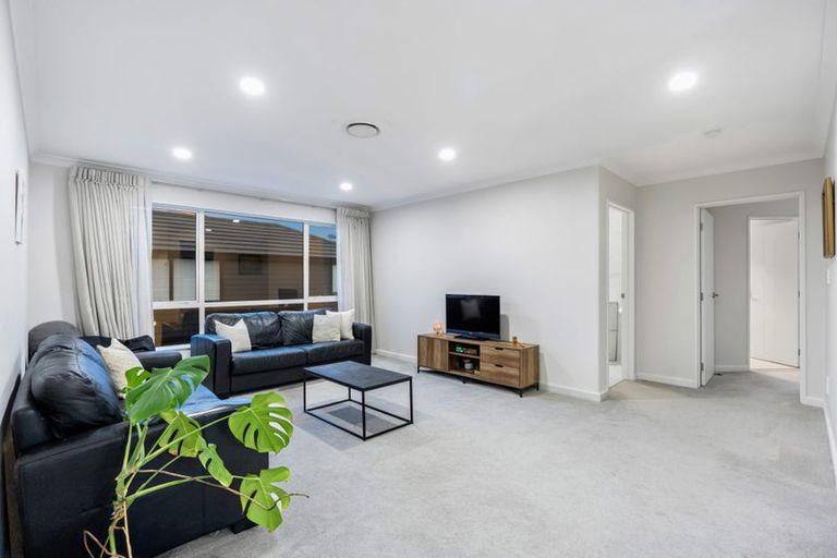 Photo of property in 11 Tawatawa Street, Long Bay, Auckland, 0630