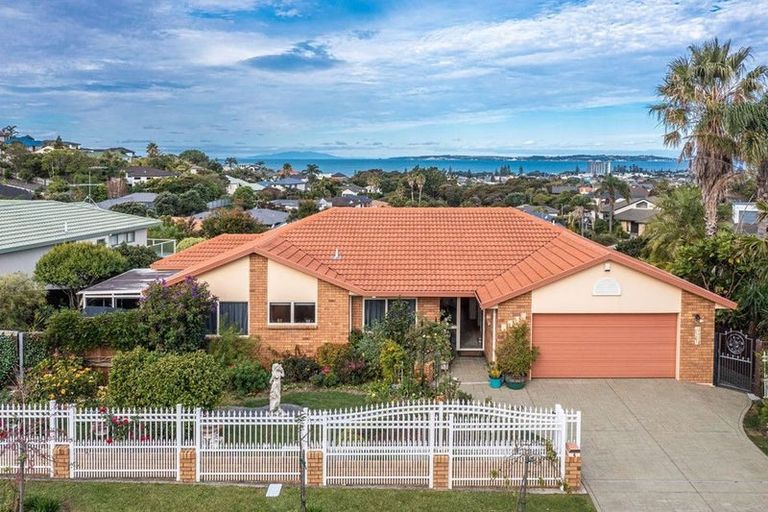 Photo of property in 4 Astor Place, Orewa, 0931