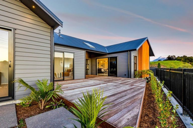 Photo of property in 54 Fernbrook Drive, Hurworth, New Plymouth, 4310