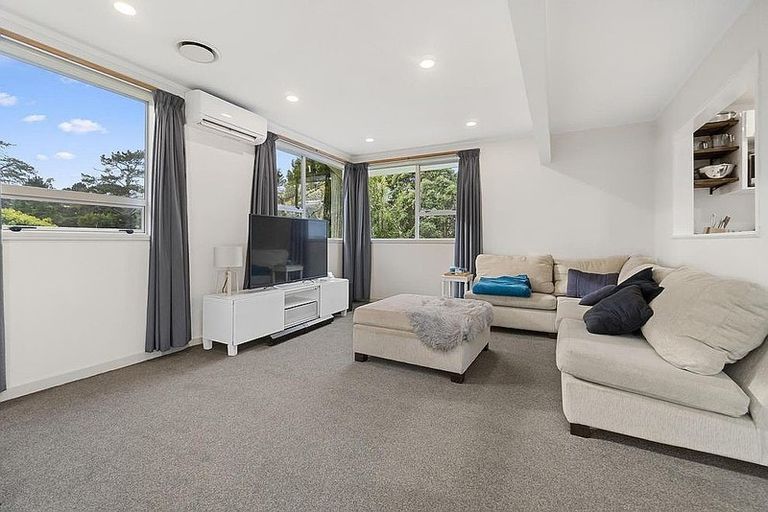 Photo of property in 3 Shale Avenue, Massey, Auckland, 0614