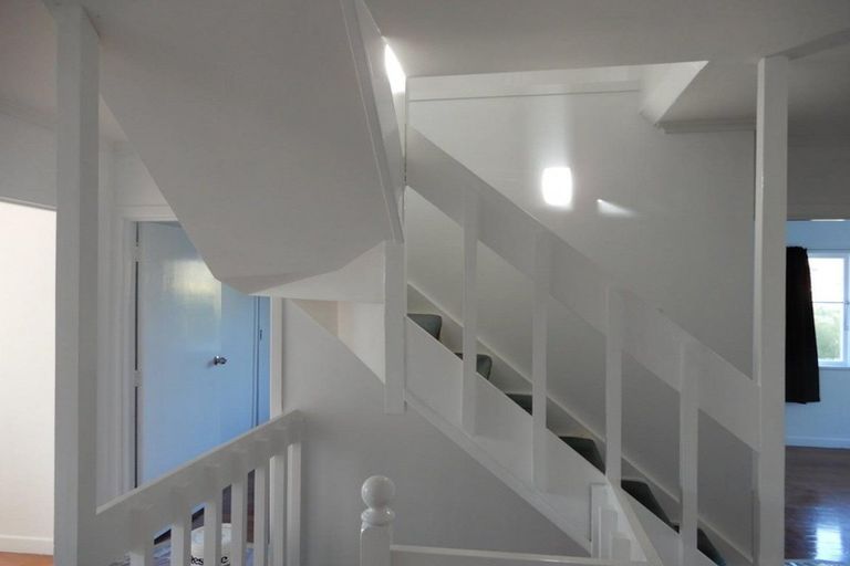 Photo of property in 2/537 Glenfield Road, Glenfield, Auckland, 0629