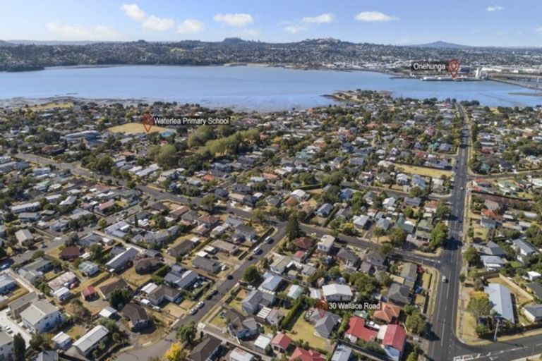 Photo of property in 30 Wallace Road, Mangere Bridge, Auckland, 2022