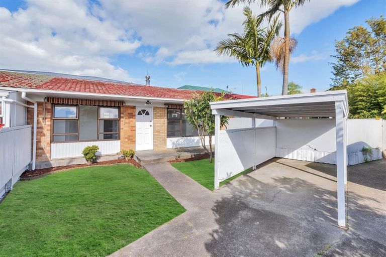 Photo of property in 2/115 Mcleod Road, Te Atatu South, Auckland, 0610