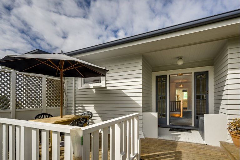 Photo of property in 18 France Road, Bluff Hill, Napier, 4110