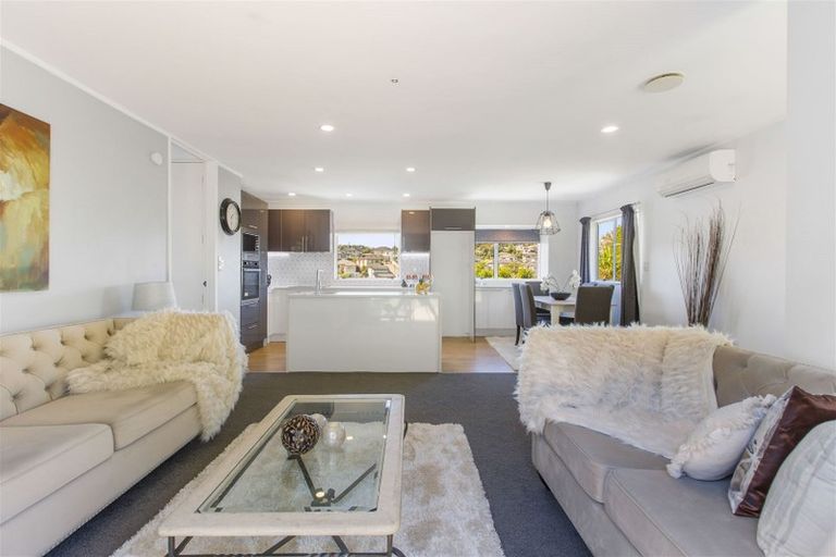 Photo of property in 2/30 Witheford Drive, Bayview, Auckland, 0629