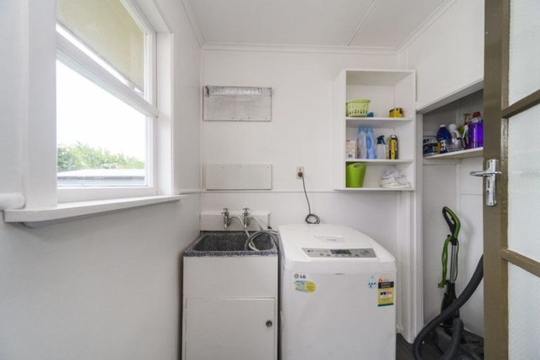 Photo of property in 16 Battersea Place, Roslyn, Palmerston North, 4414