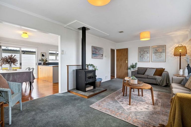 Photo of property in 3 Del Mar Place, Merrilands, New Plymouth, 4312