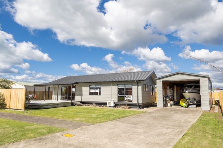 Photo of property in 28 Surf Street, Whitianga, 3510