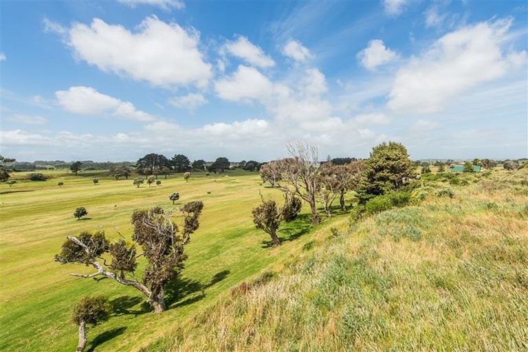 Photo of property in 15 Golf Vue Place, Castlecliff, Whanganui, 4501