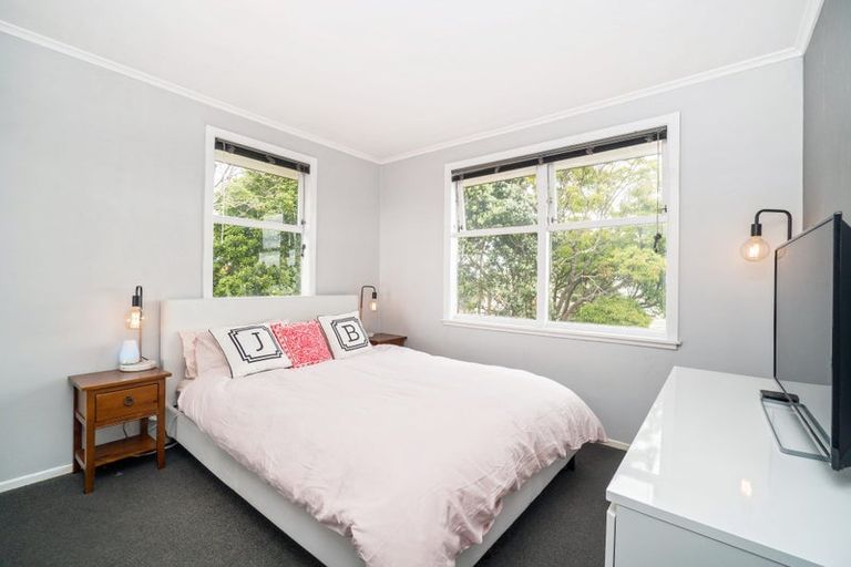 Photo of property in 3/10 Coroglen Avenue, Birkenhead, Auckland, 0626