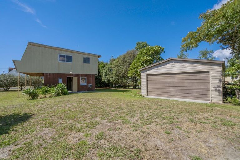 Photo of property in 50 Banks Street, Cooks Beach, Whitianga, 3591