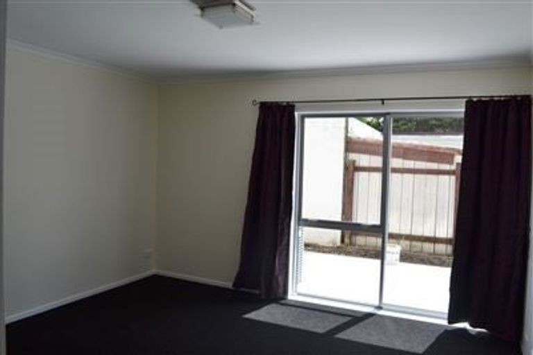 Photo of property in 33 Leighton Avenue, Waiwhetu, Lower Hutt, 5010