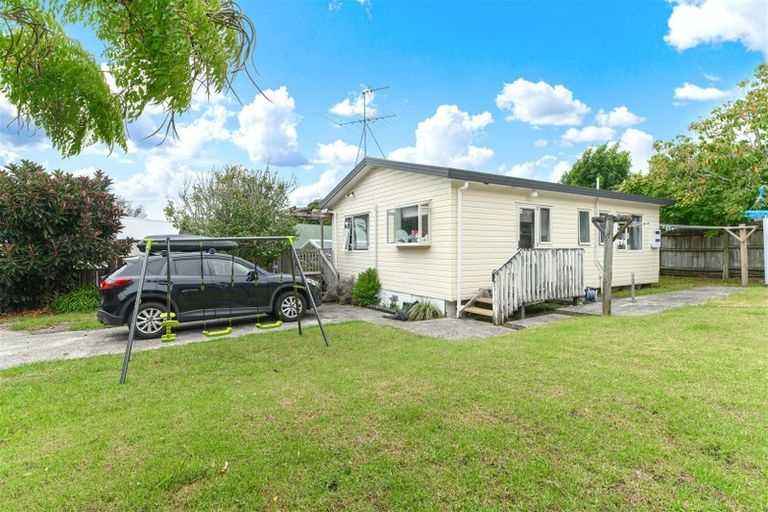 Photo of property in 207 Te Atatu Road, Te Atatu South, Auckland, 0610