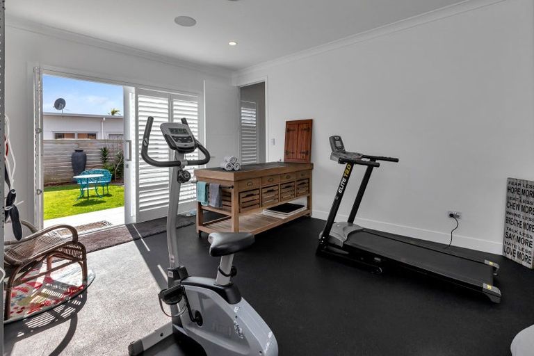Photo of property in 13 Waitemata Drive, One Tree Point, 0118