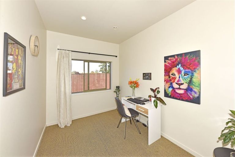 Photo of property in 21 Amoka Crescent, Parklands, Christchurch, 8083