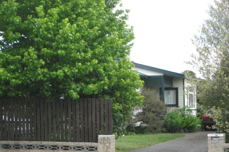 Photo of property in 35 Stapletons Road, Richmond, Christchurch, 8013