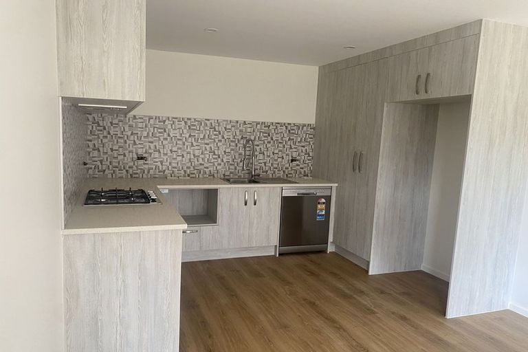 Photo of property in 24 Royal Arch Place, Rosehill, Papakura, 2113