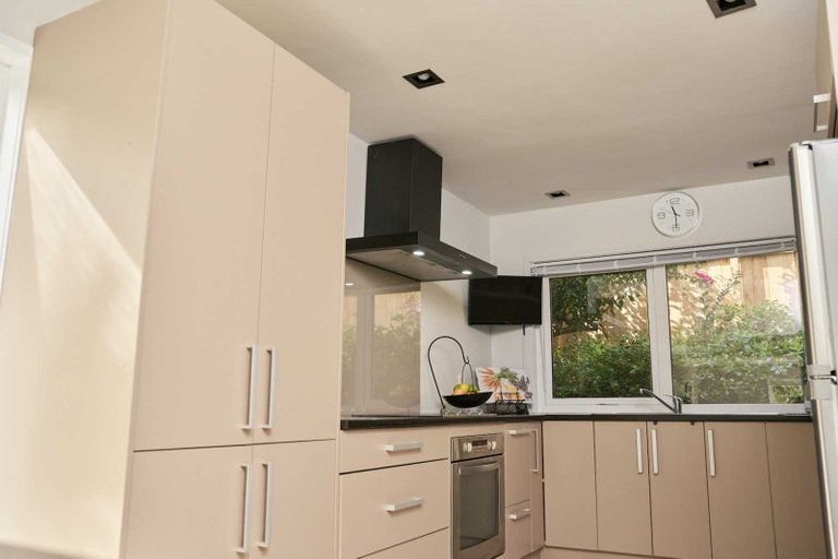 Photo of property in 38a Verran Road, Birkdale, Auckland, 0626