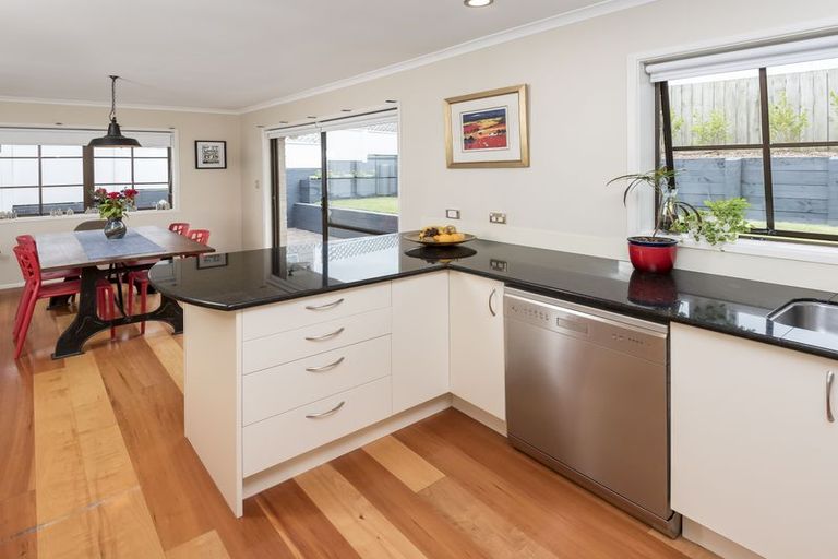 Photo of property in 12 Aries Place, Shelly Park, Auckland, 2014